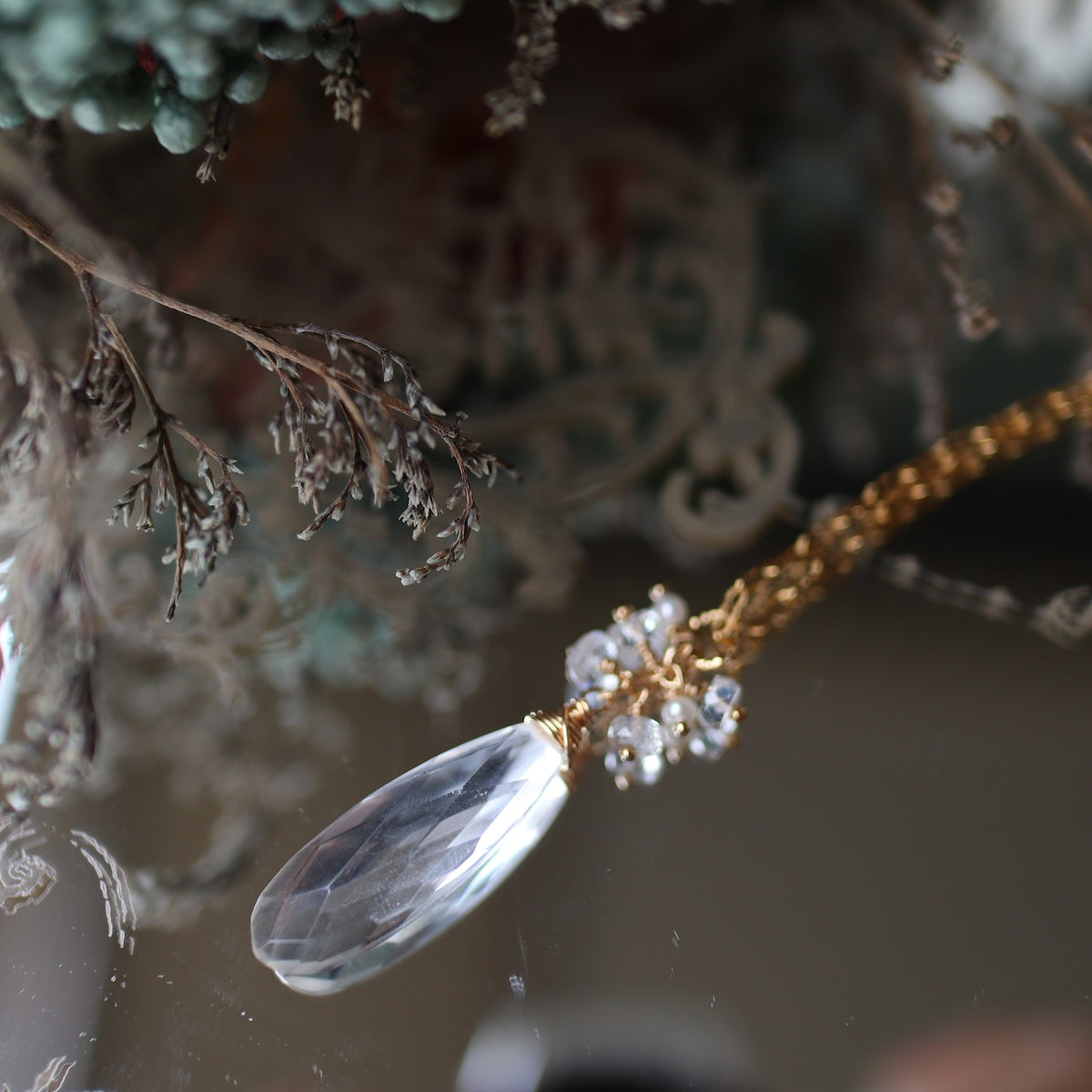 Large Quartz and Freshwater Pearl Necklace [Long Pear Shape]
