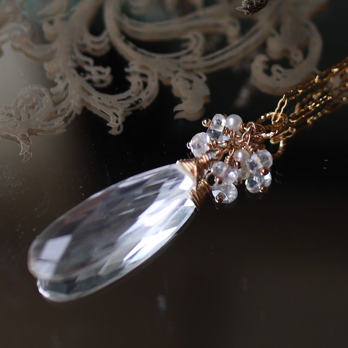 Large Quartz and Freshwater Pearl Necklace [Long Pear Shape]