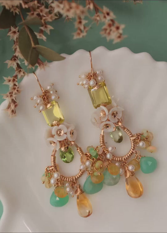 [One-of-a-kind] Chandelier earrings featuring green tourmaline and citrus-colored gemstones.
